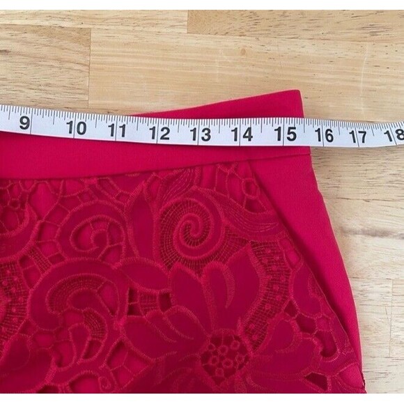 GUESS Marciano Shorts The Weekend Lace Applique Short Chenile Rose Red Classy 8 - Picture 6 of 14
